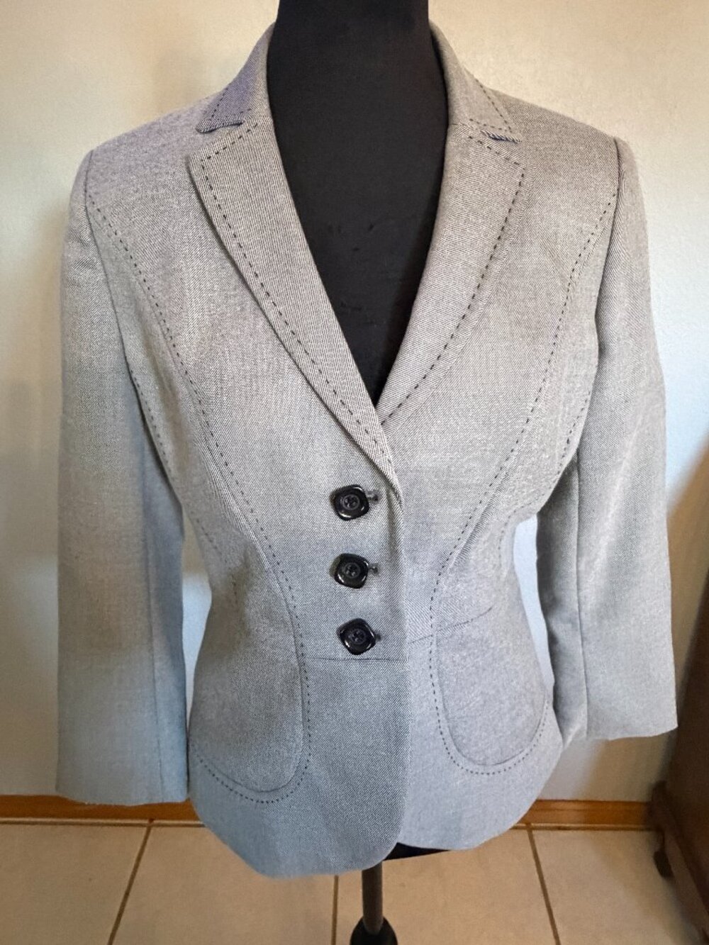 Worthington Gray Textured Career Blazer Decorative Stitching Size 4P